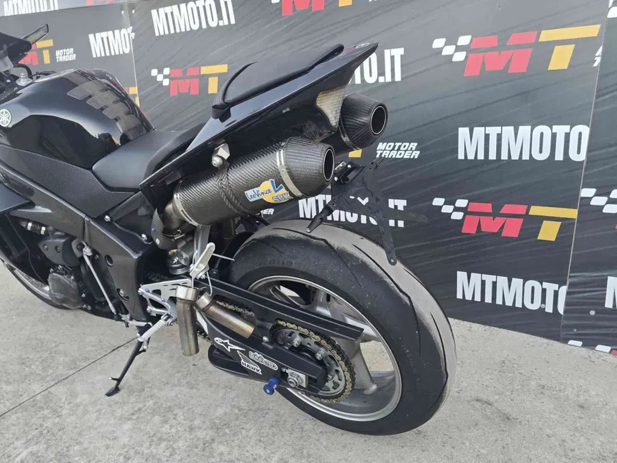 Yamaha YZF R1 (2009 - 11) (13)