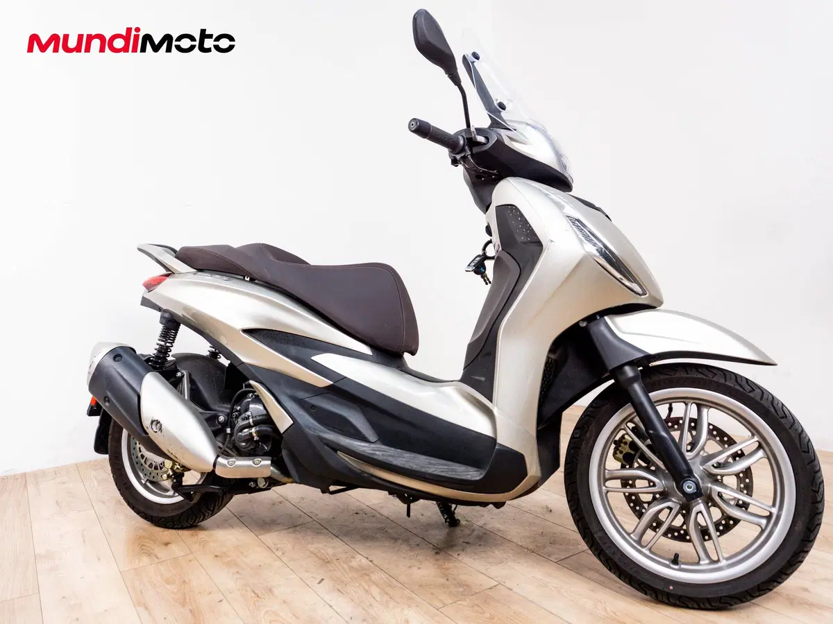 Piaggio Beverly 300 Hpe (2021) (2)