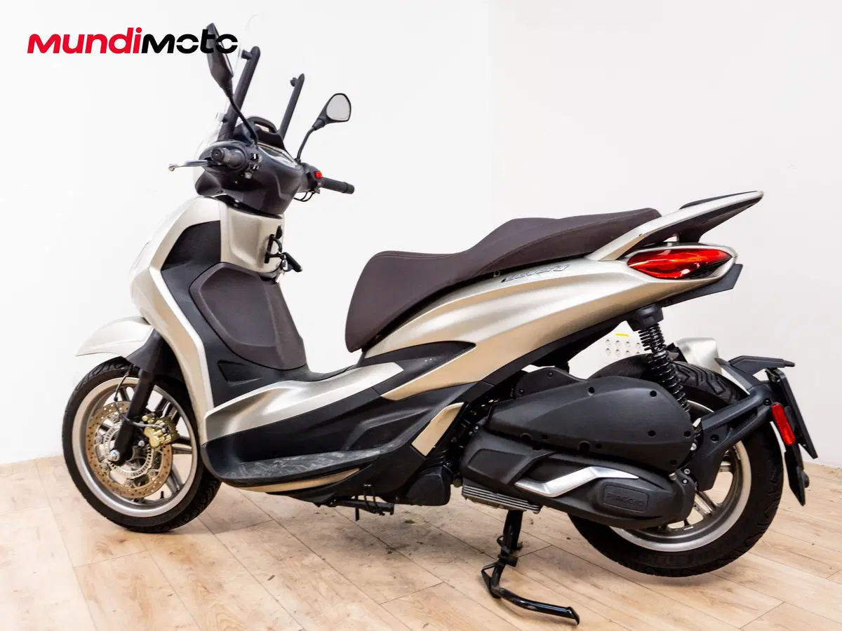Piaggio Beverly 300 Hpe (2021) (7)