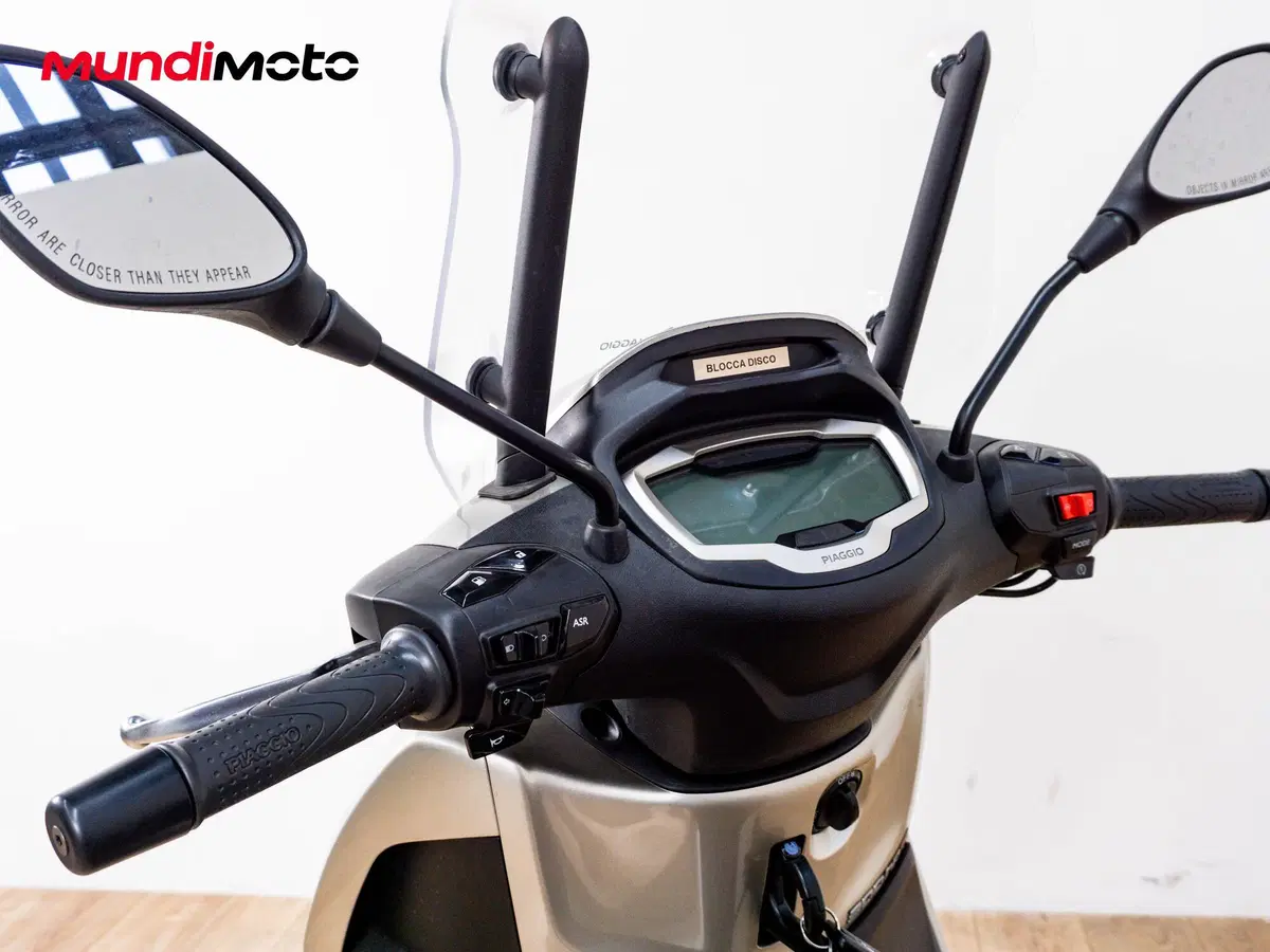Piaggio Beverly 300 Hpe (2021) (11)