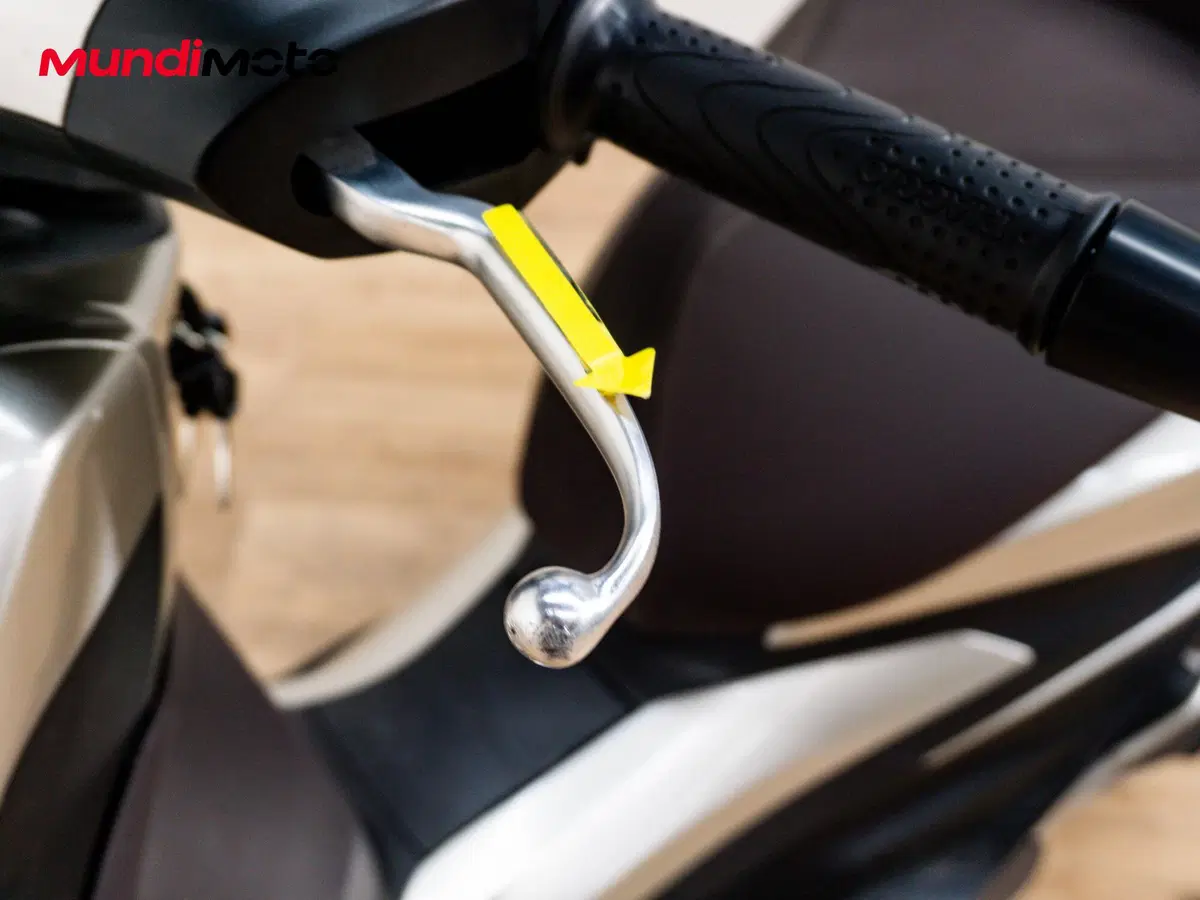 Piaggio Beverly 300 Hpe (2021) (23)