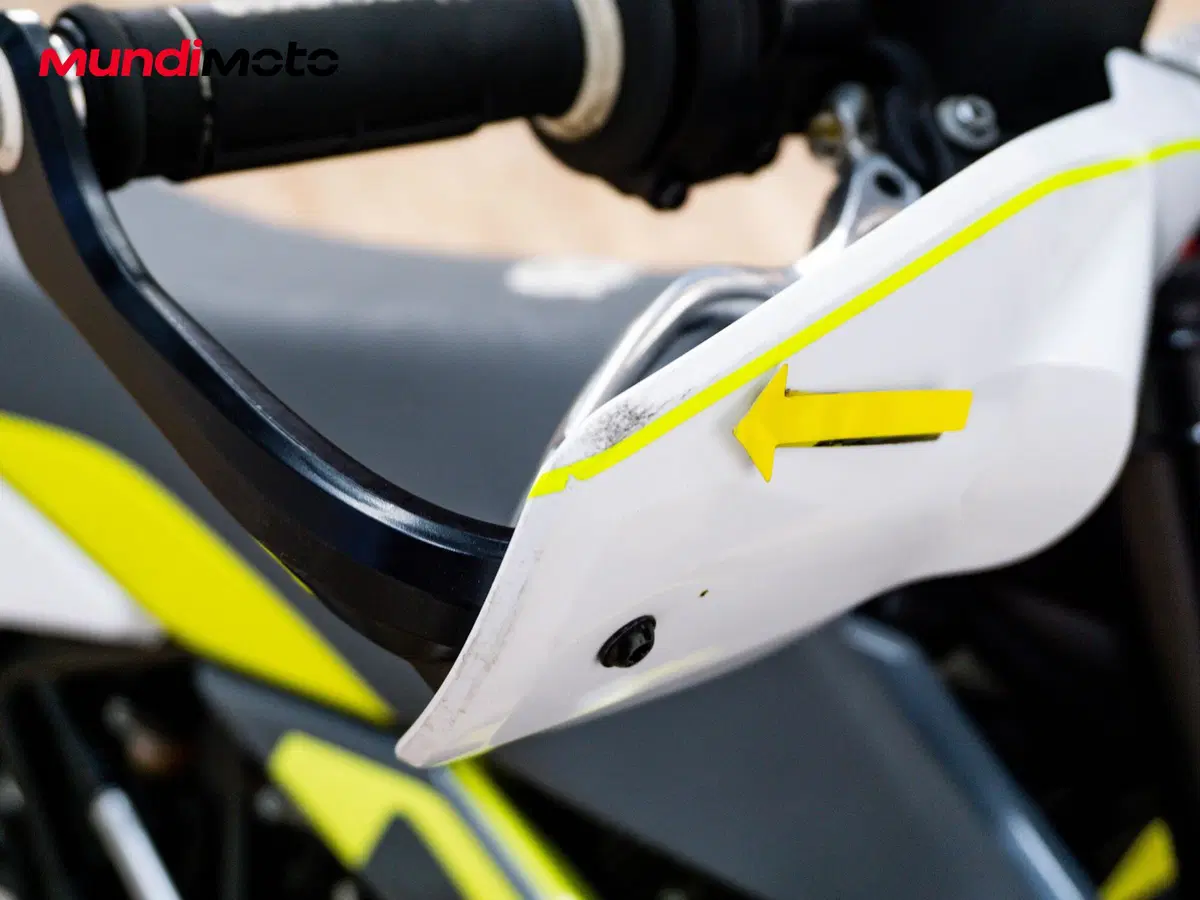 Husqvarna 701 Supermoto (2022) (13)