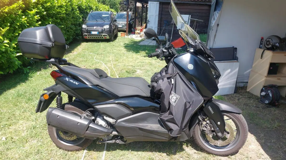 Yamaha X-Max 300 Tech Max (2021 - 24) (2)