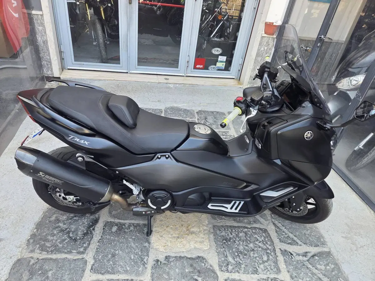 Yamaha T-Max 560 (2022 - 24) (3)
