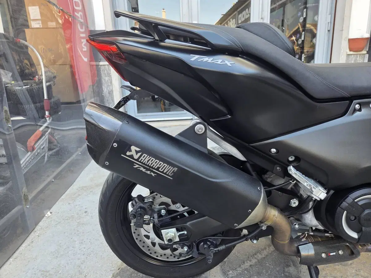 Yamaha T-Max 560 (2022 - 24) (7)