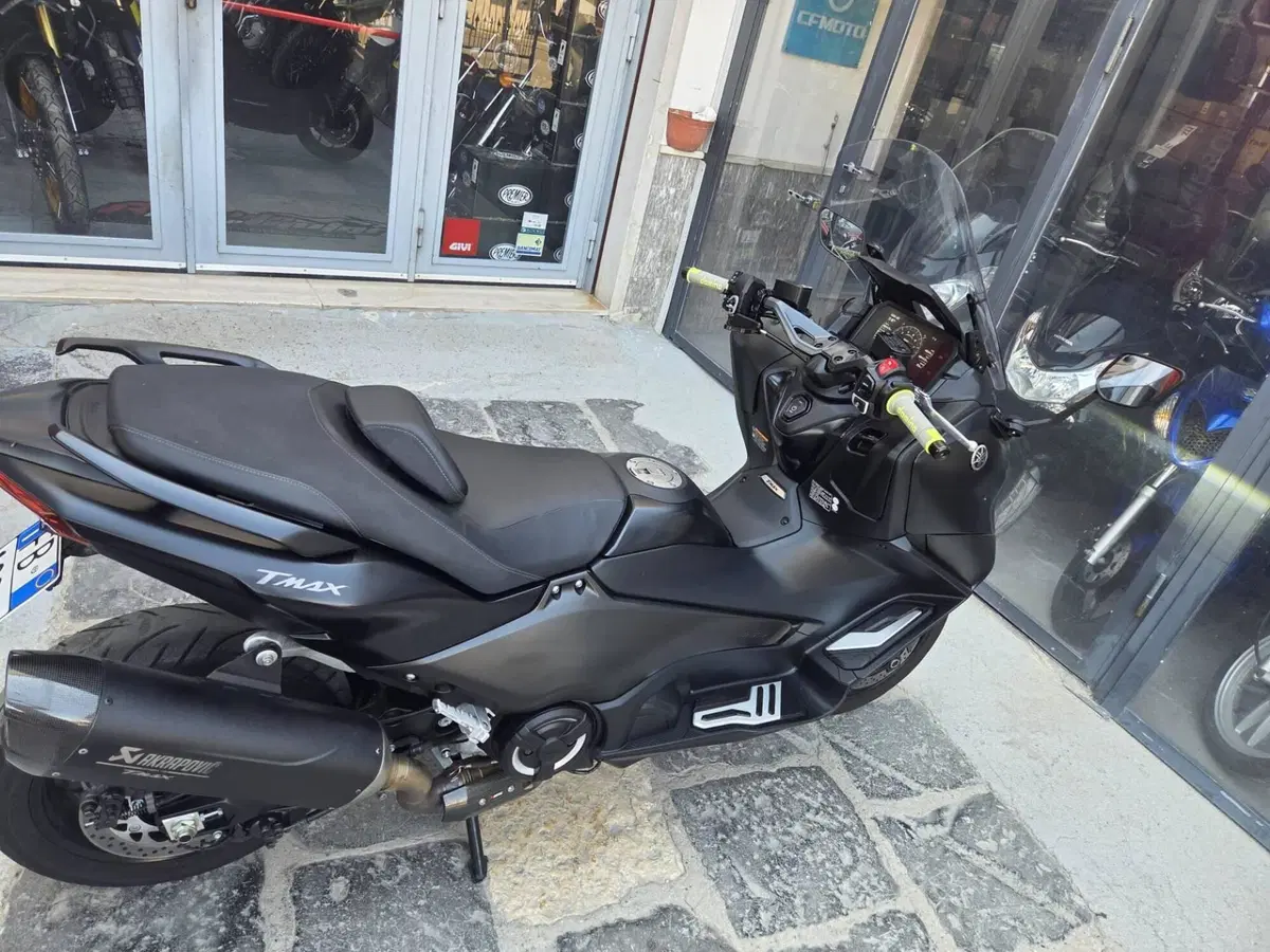 Yamaha T-Max 560 (2022 - 24) (9)