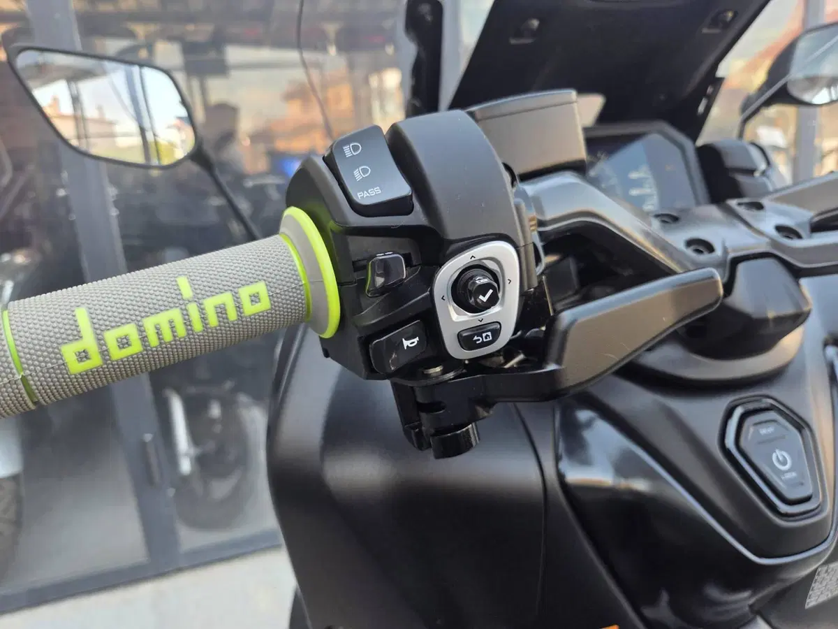 Yamaha T-Max 560 (2022 - 24) (10)