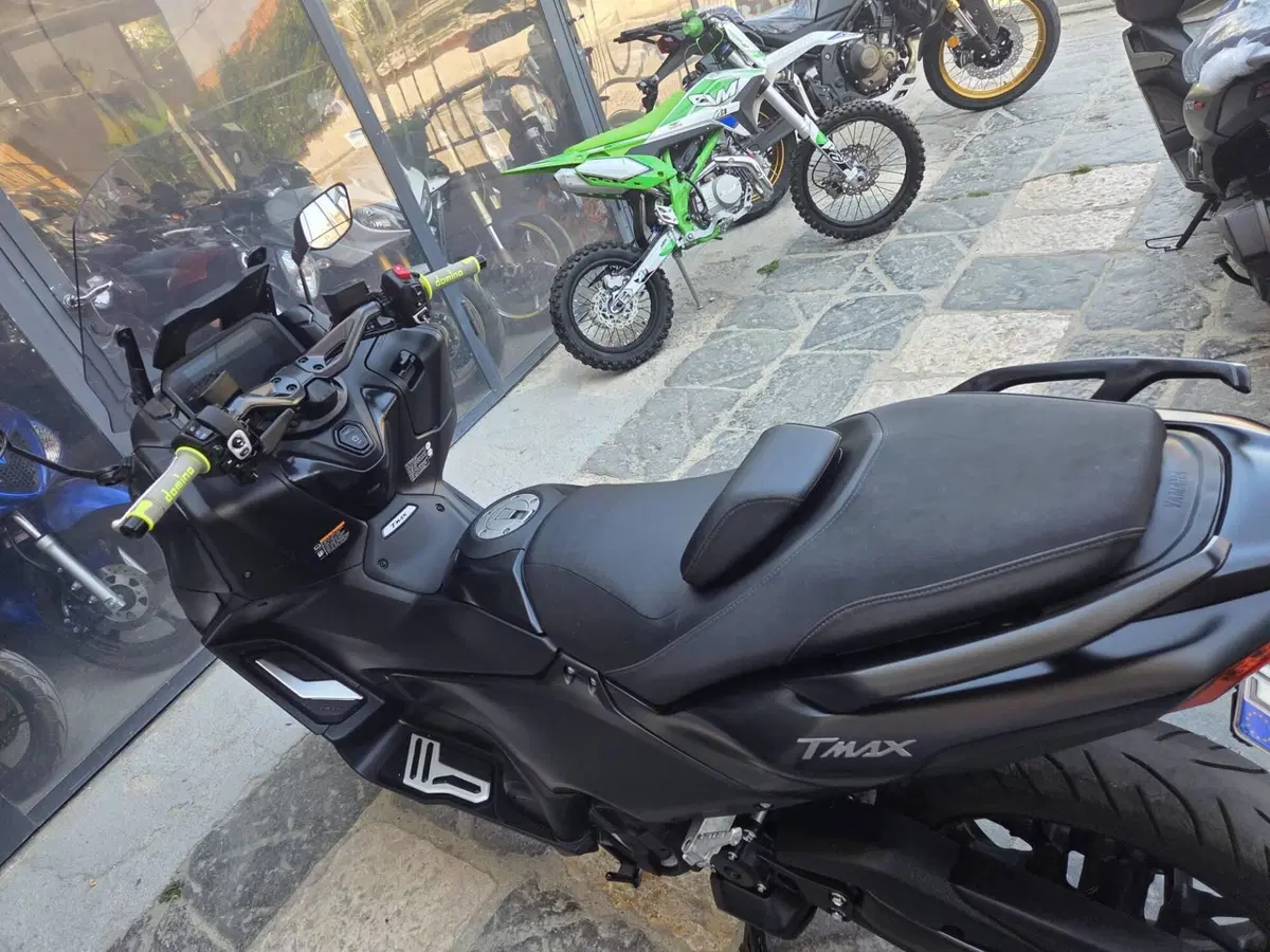Yamaha T-Max 560 (2022 - 24) (11)