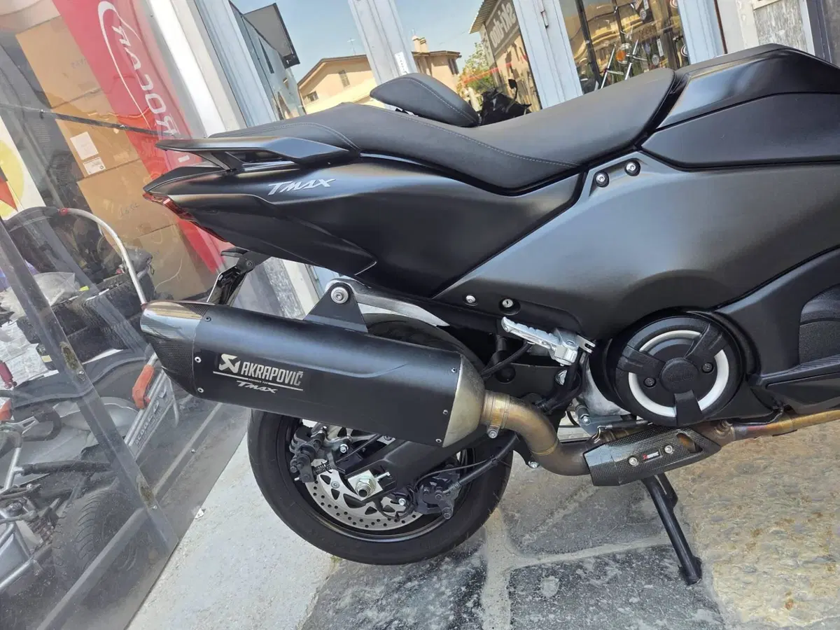 Yamaha T-Max 560 (2022 - 24) (13)