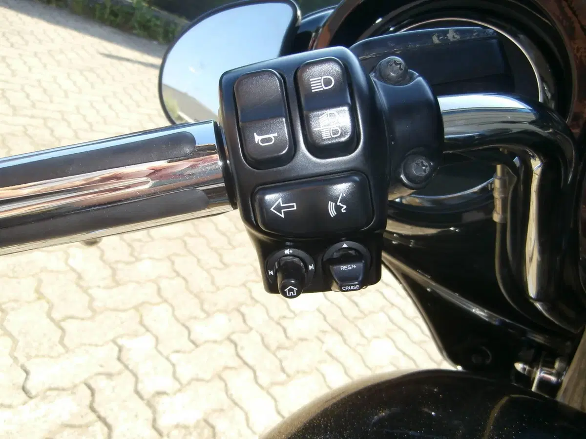 Harley-Davidson 1690 Street Glide Special (2014 - 16) - FLHX (11)