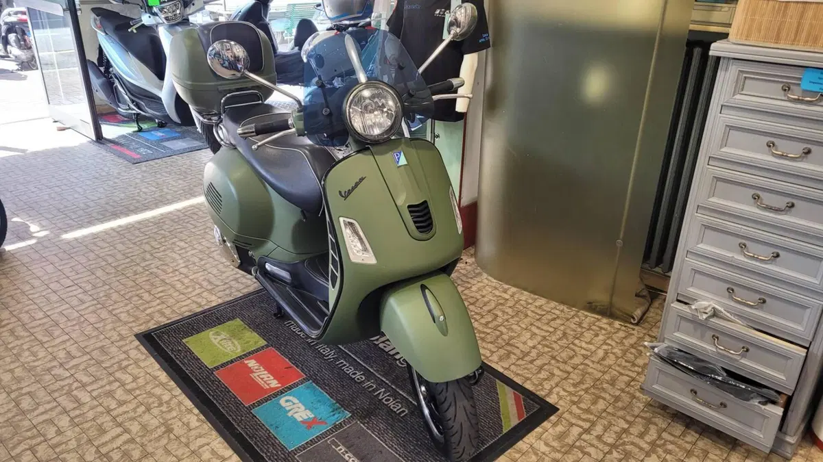 Vespa GTS 300 ABS (2014 - 16) (2)