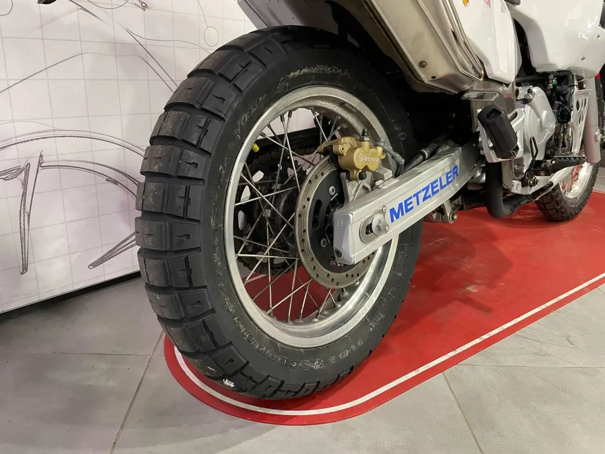 Cagiva 750 LUCKY EXPLORER (10)