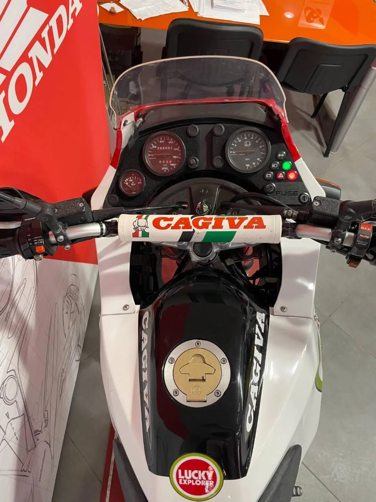 Cagiva 750 LUCKY EXPLORER (14)