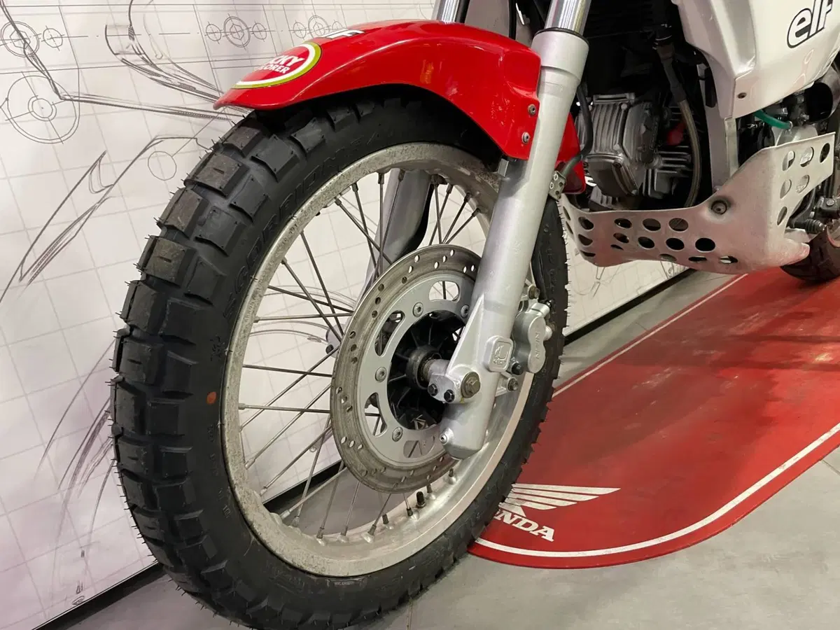 Cagiva 750 LUCKY EXPLORER (11)