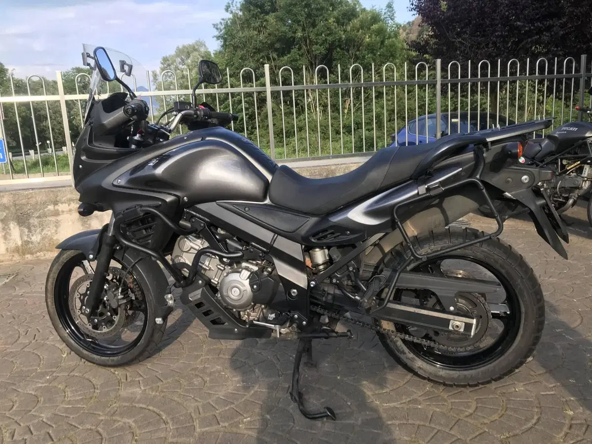 Suzuki V-Strom 650 ABS (2011 - 17) (2)