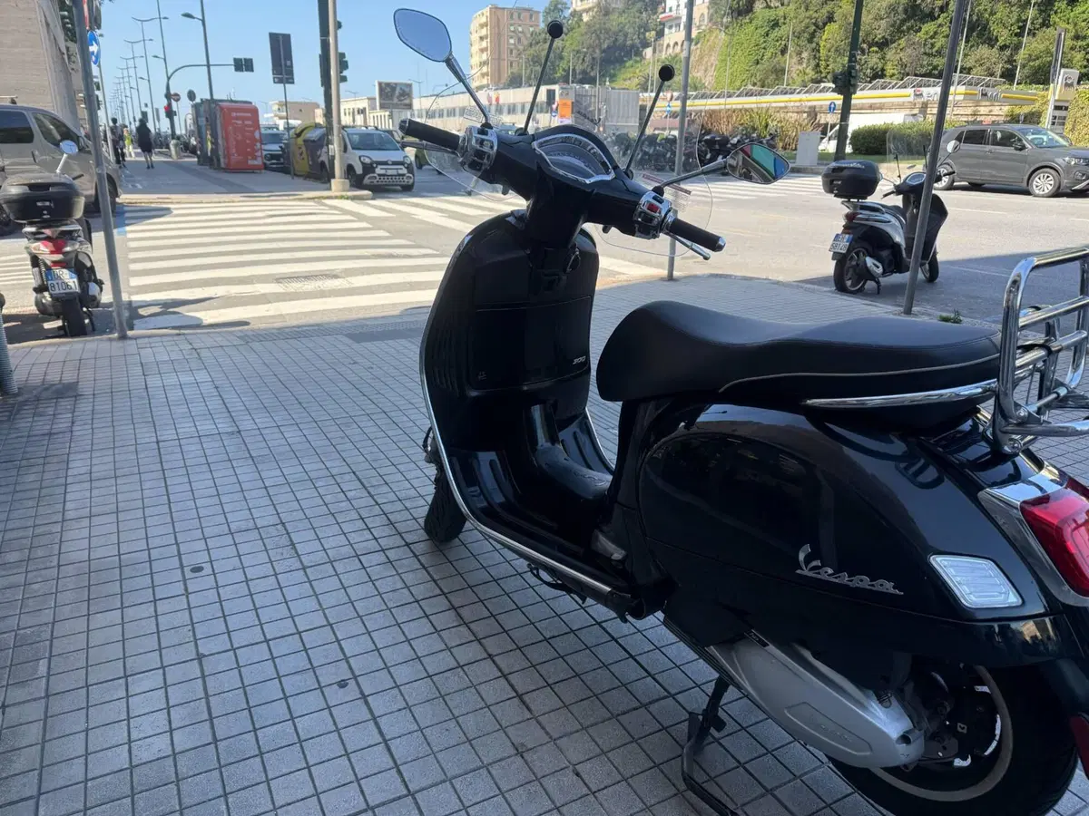 Vespa GTS 300 Super (2023 - 24) (4)