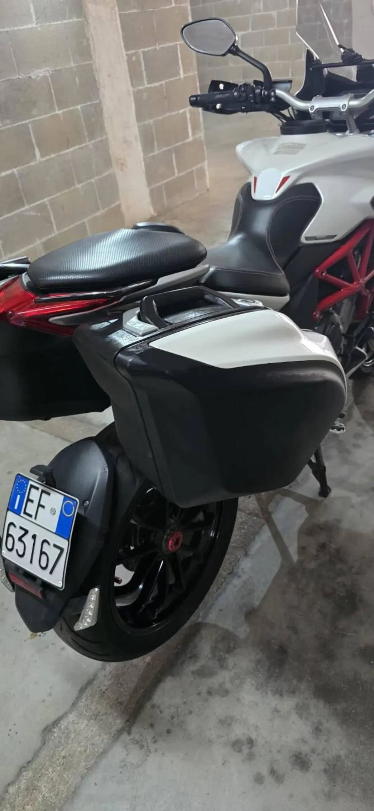 MV Agusta Turismo Veloce 800 Lusso (2014 - 16) (7)