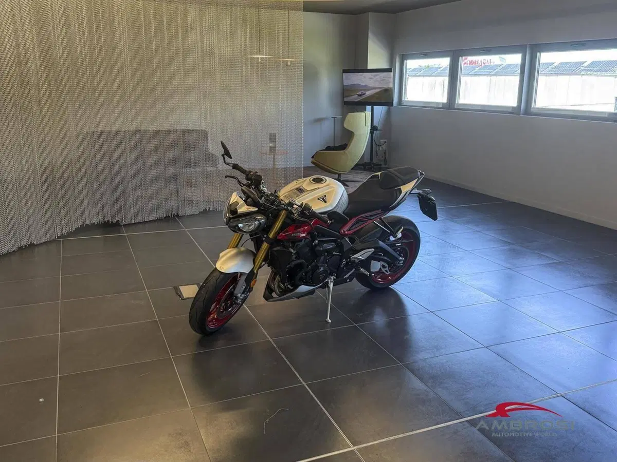 Triumph Street Triple 765 Moto2 (2026)