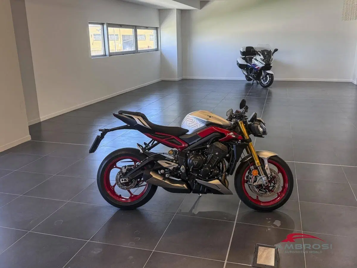 Triumph Street Triple 765 Moto2 (2026) (2)
