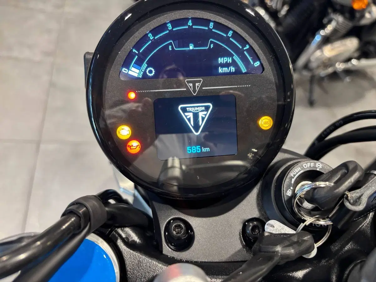 Triumph Speed Twin 900 (2025 - 26) (5)