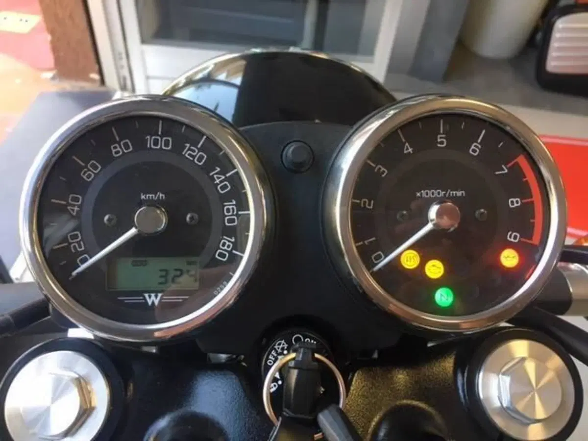 Kawasaki W 800 (2021 - 26) (3)