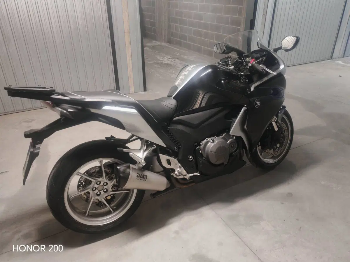 Honda VFR 1200 F ABS (2009 - 16) (2)