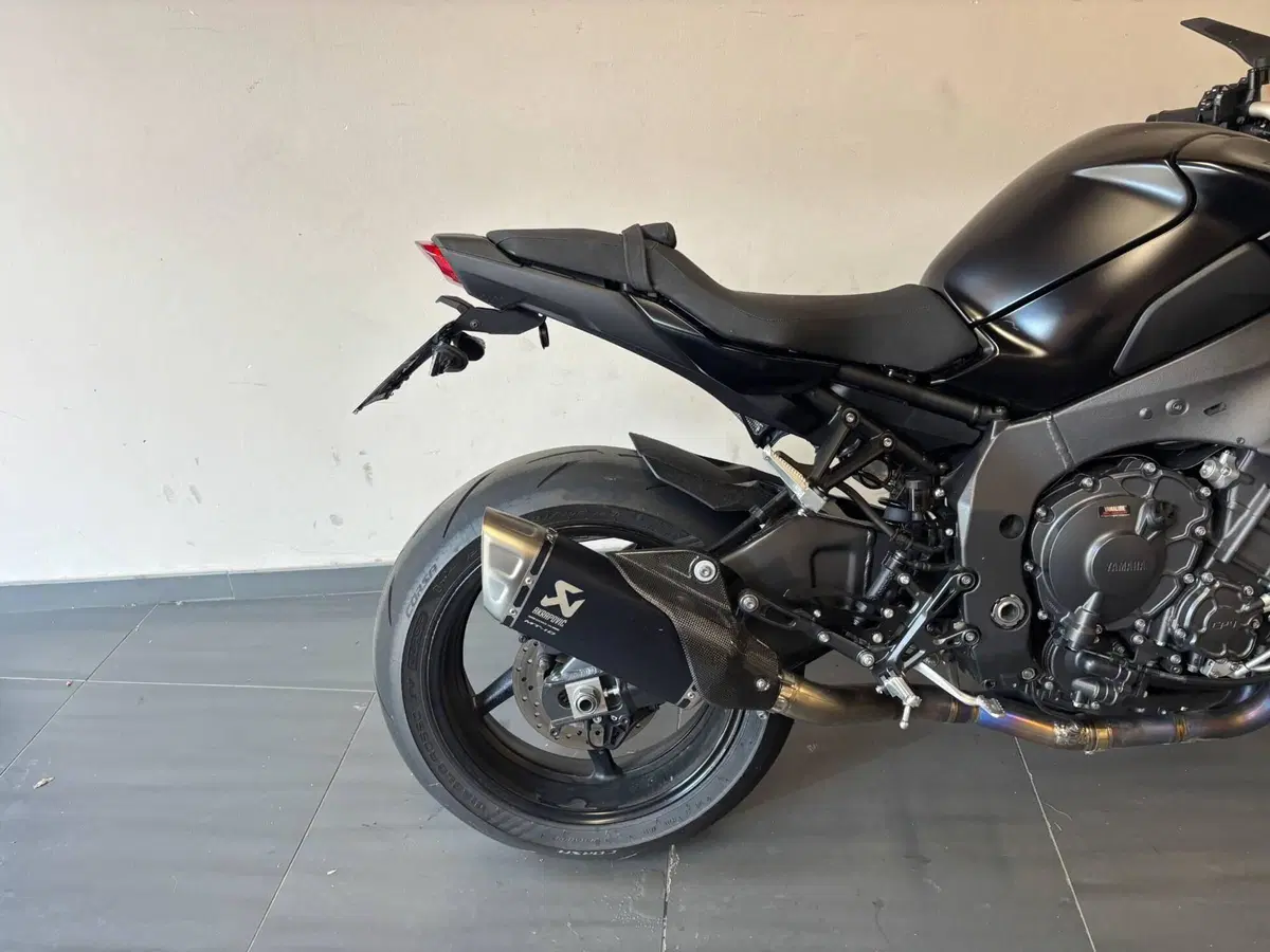 Yamaha MT-10 (2022 - 26) (9)