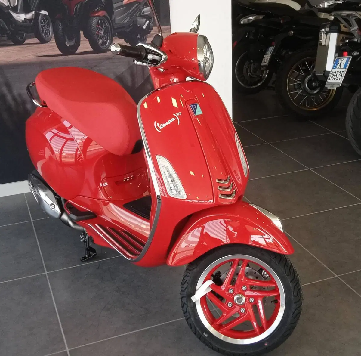 Vespa Primavera 125 RED (2025 - 26) (3)