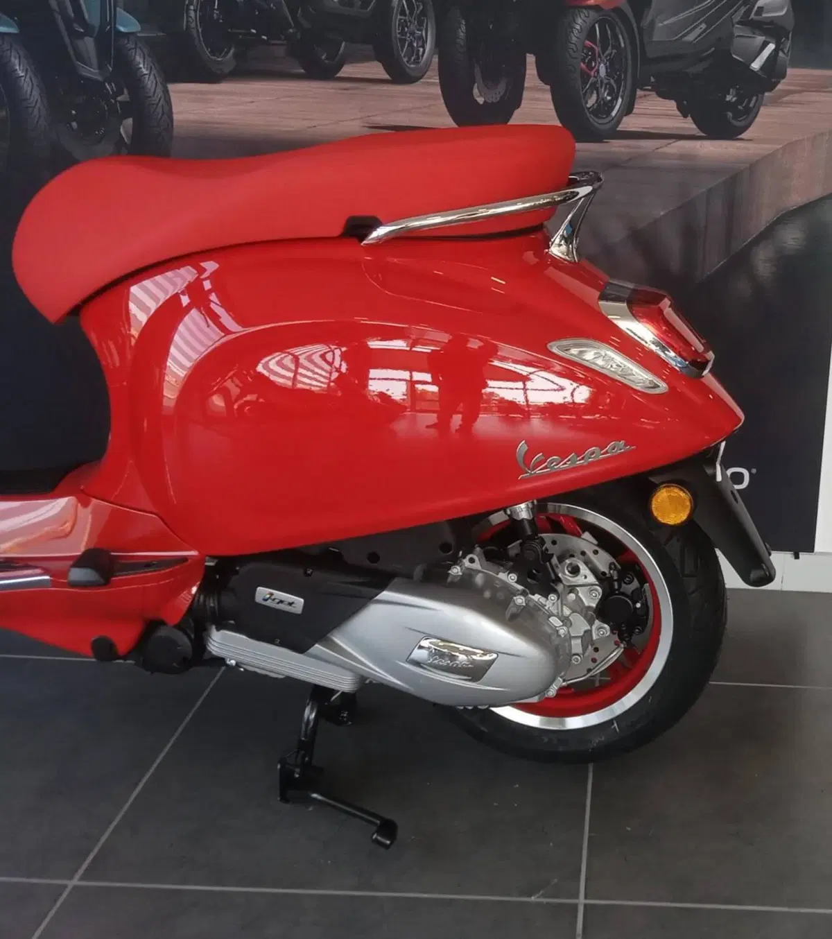 Vespa Primavera 125 RED (2025 - 26) (5)