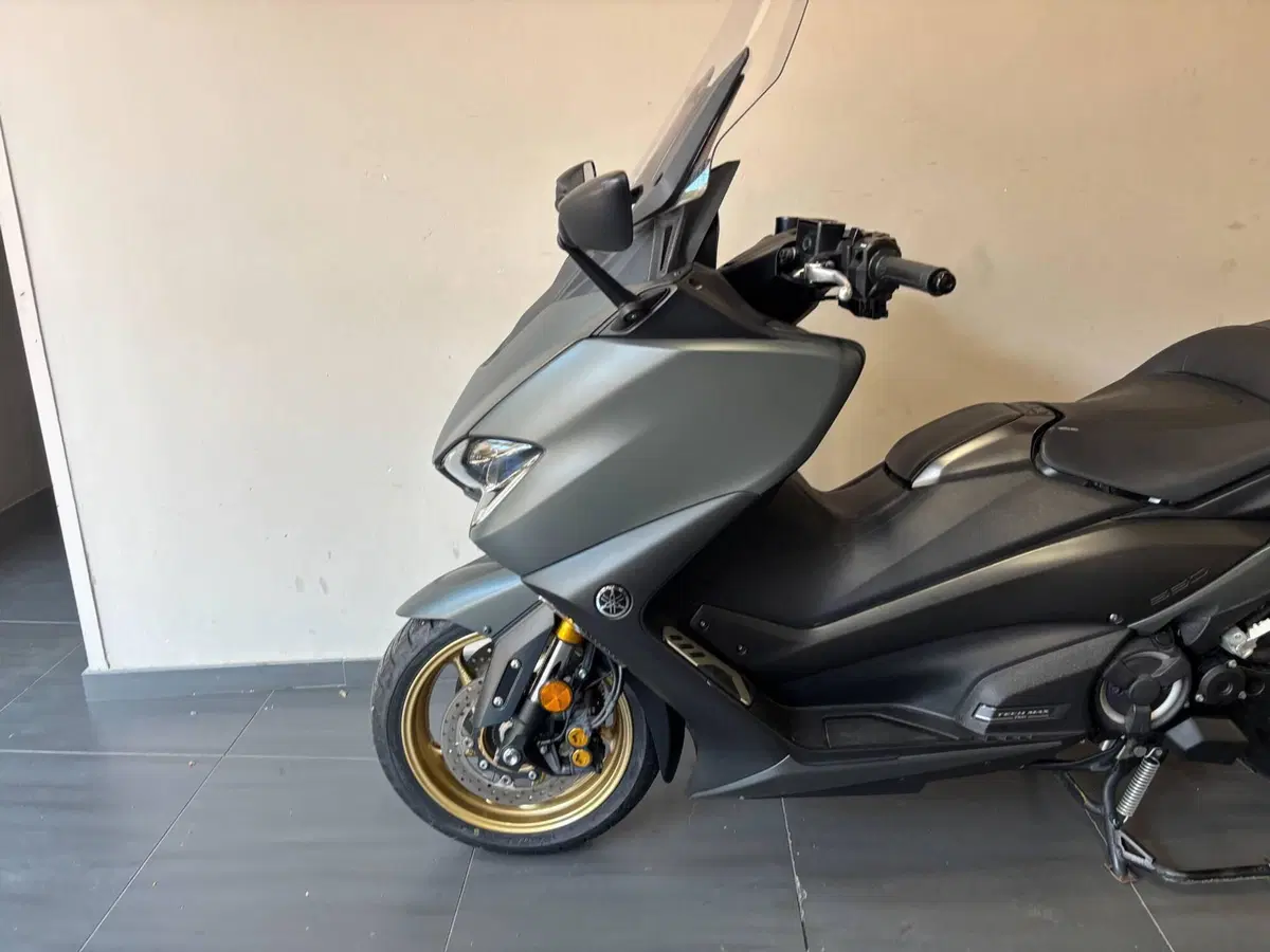 Yamaha T-Max 560 Tech Max (2021) (2)