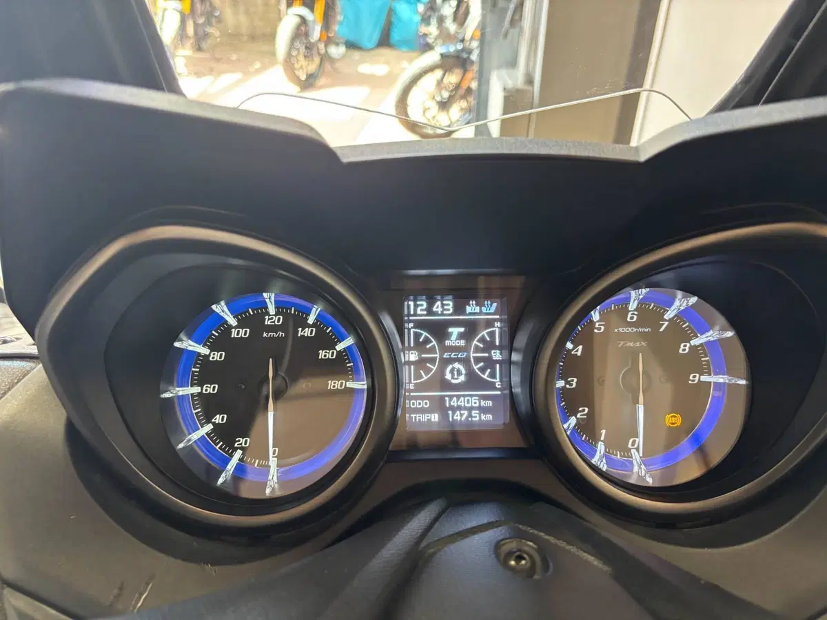 Yamaha T-Max 560 Tech Max (2021) (4)