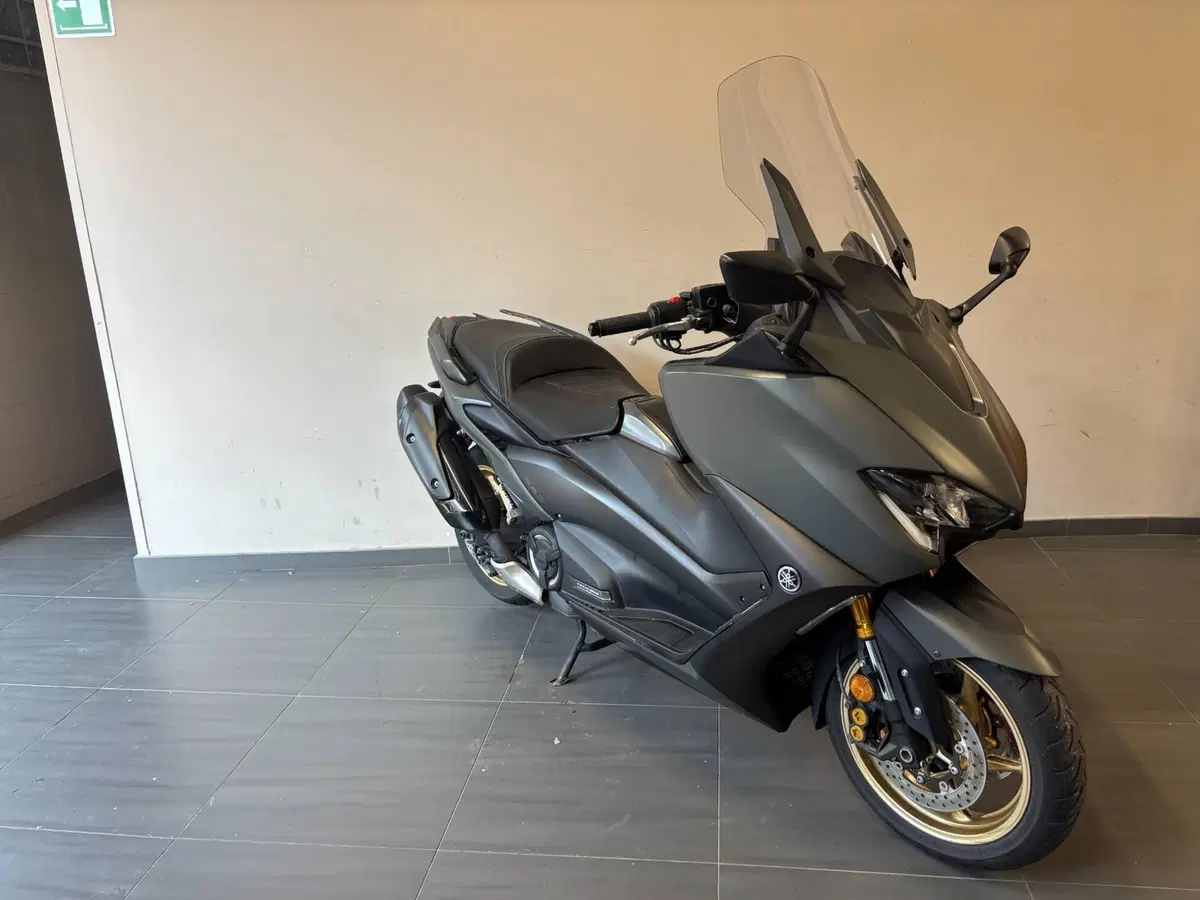 Yamaha T-Max 560 Tech Max (2021) (6)