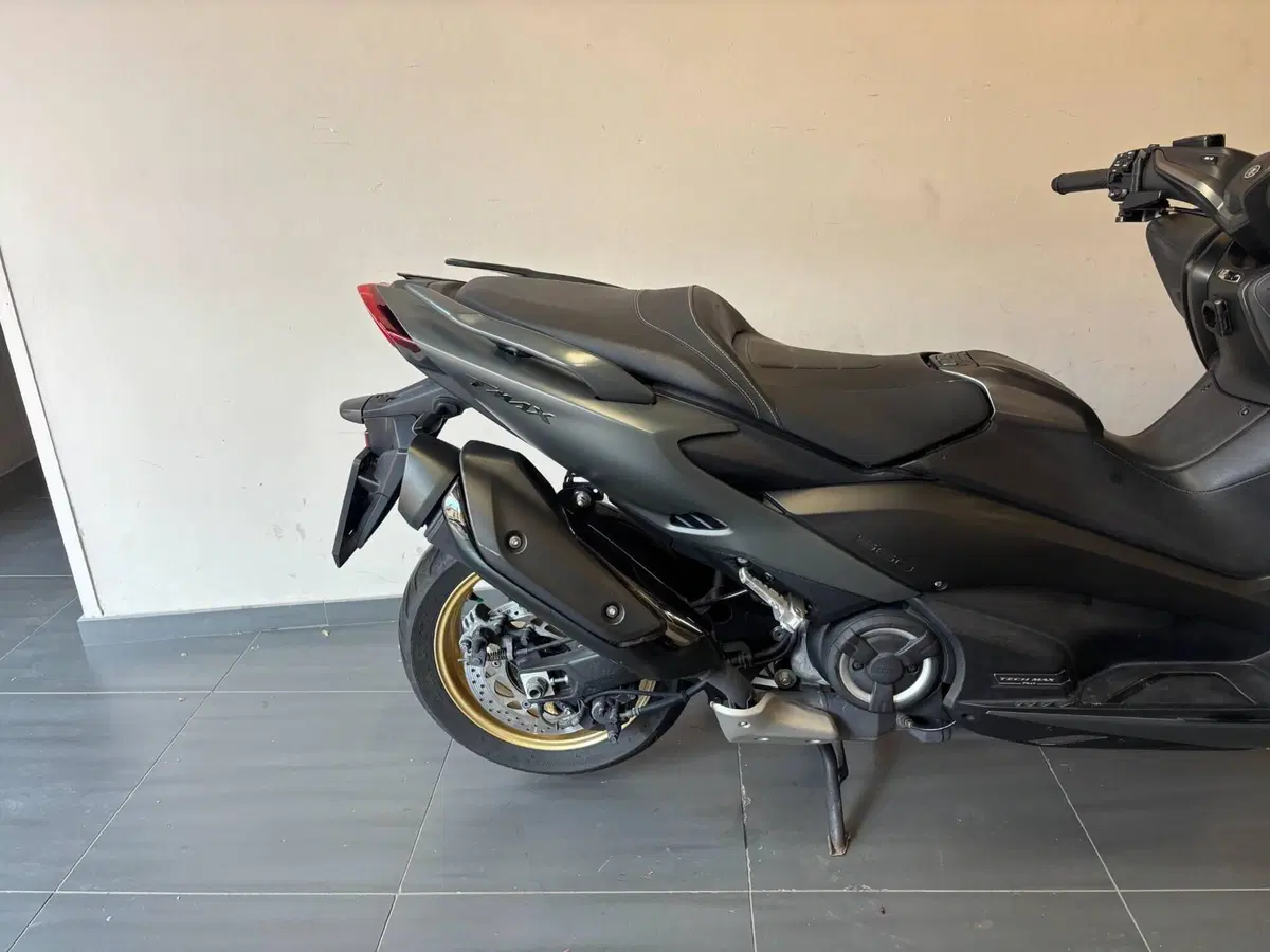 Yamaha T-Max 560 Tech Max (2021) (8)