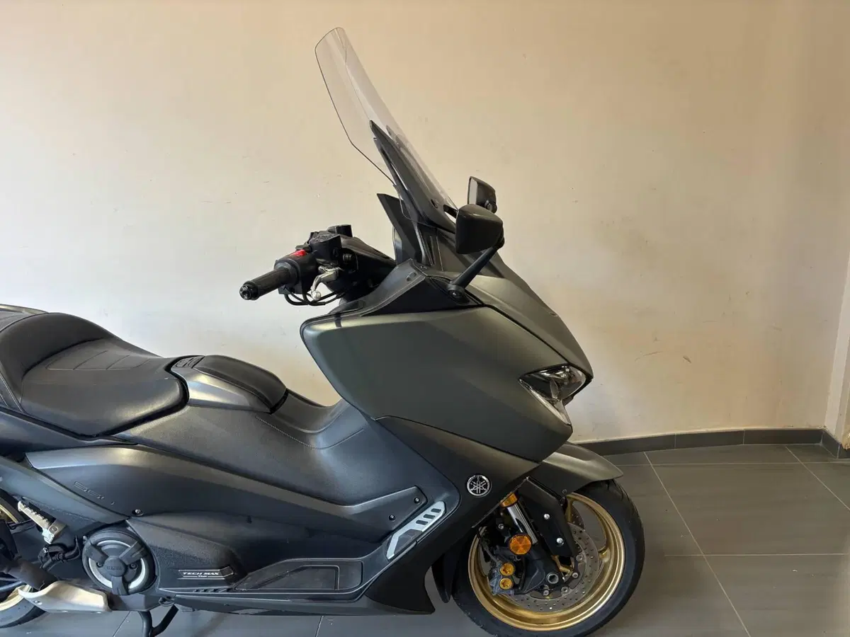 Yamaha T-Max 560 Tech Max (2021) (9)