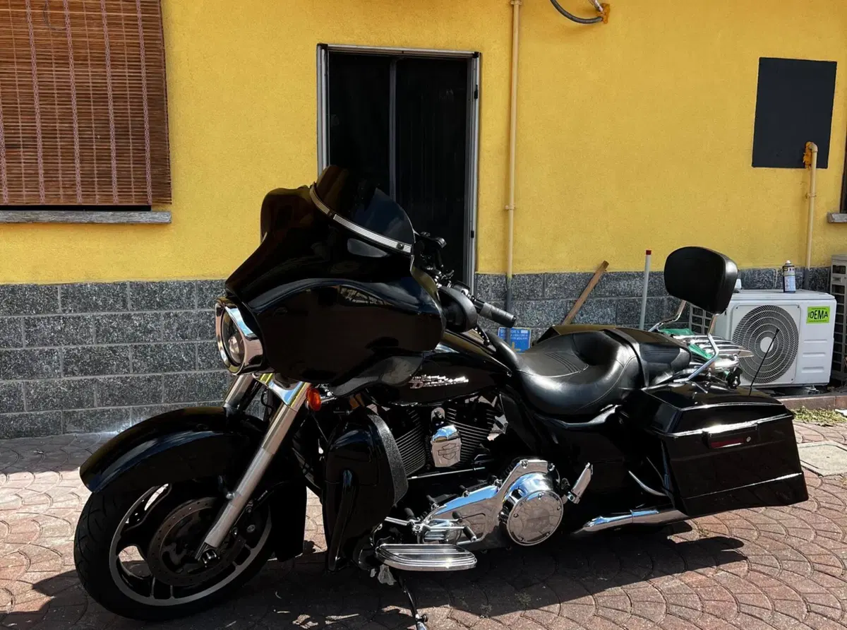 Harley-Davidson 1584 Street Glide (2008 - 10) - FLHX (2)