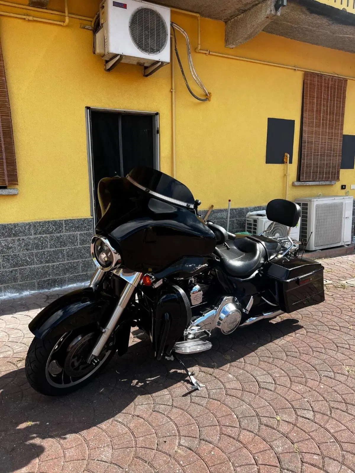 Harley-Davidson 1584 Street Glide (2008 - 10) - FLHX (4)