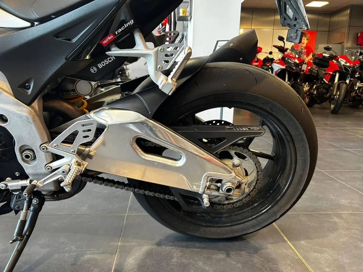 Aprilia Tuono V4 RR (2017 - 18) (5)