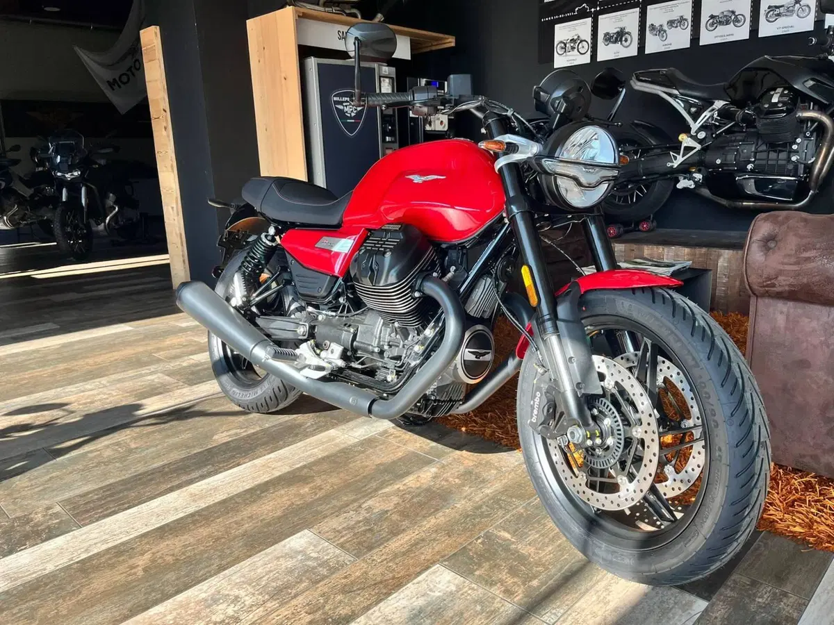 Moto Guzzi V7 Sport (2025 - 26) (2)
