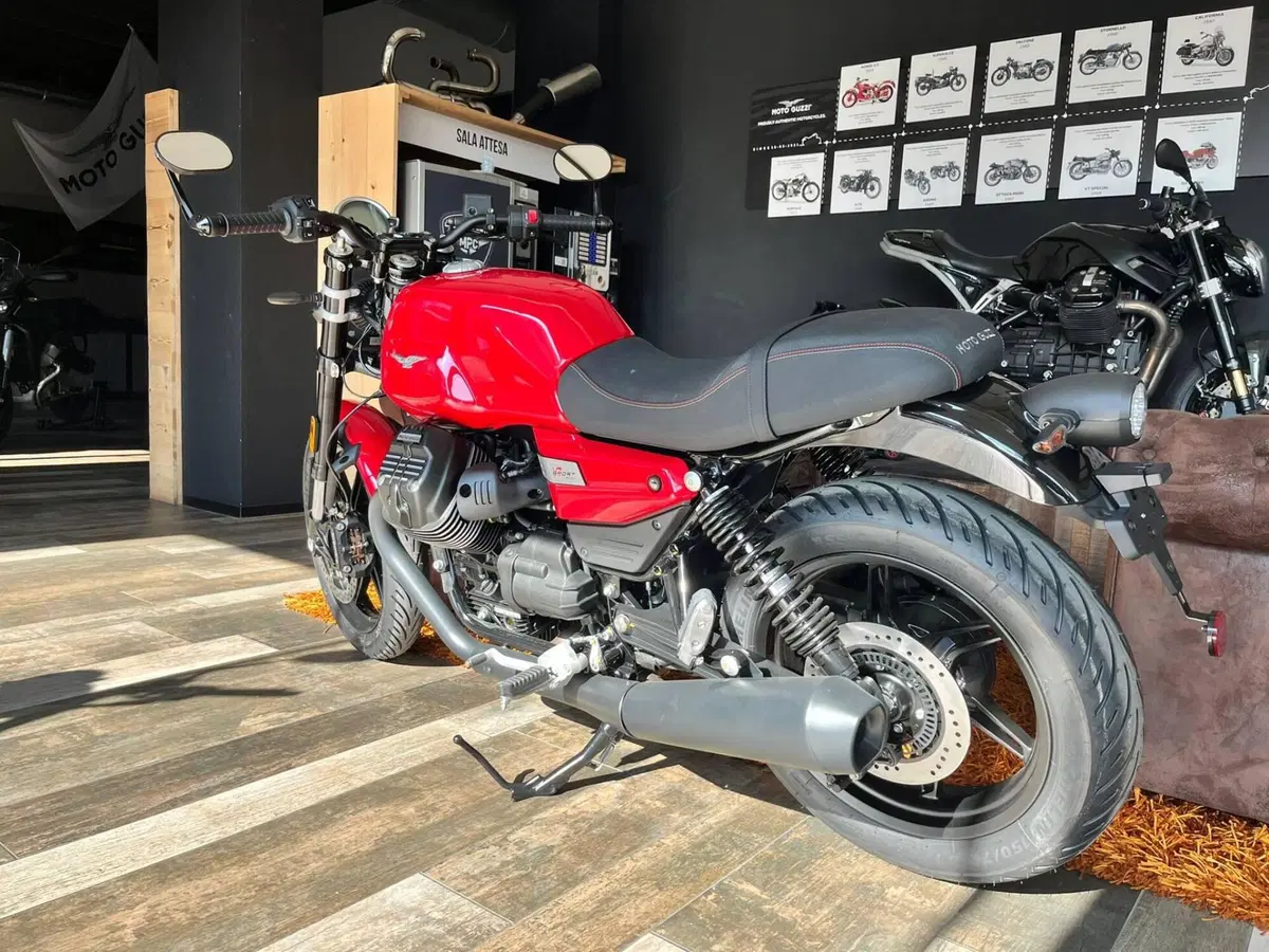 Moto Guzzi V7 Sport (2025 - 26) (4)
