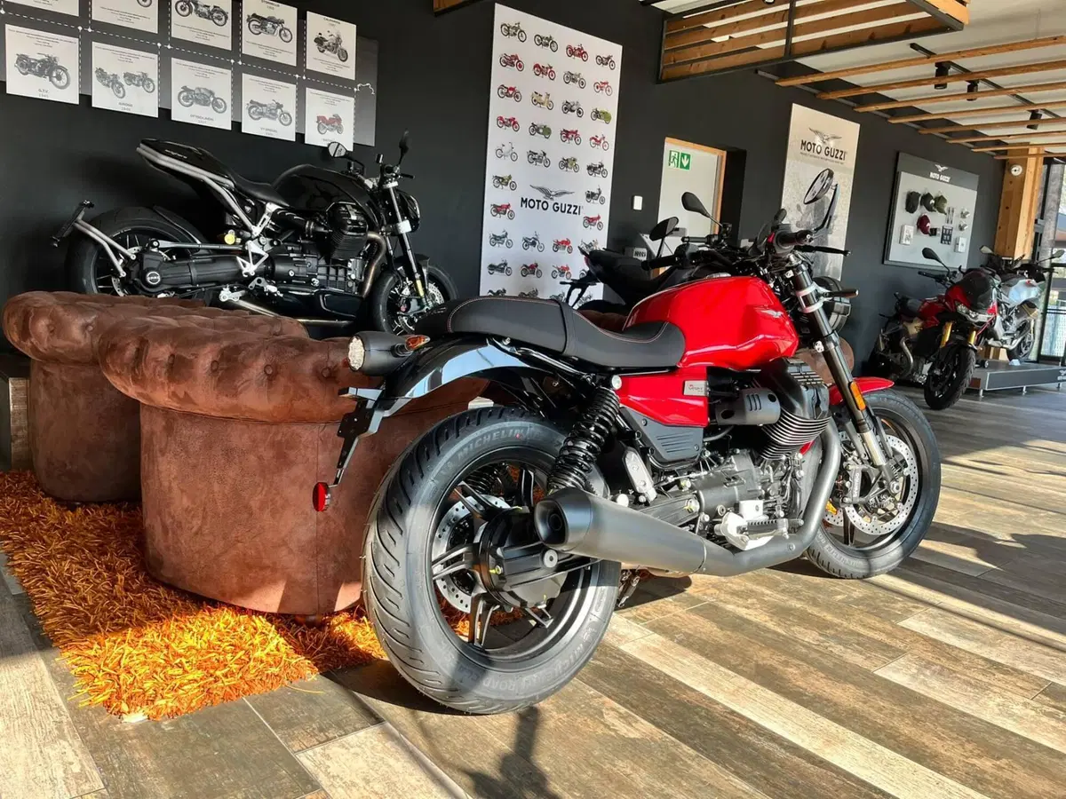 Moto Guzzi V7 Sport (2025 - 26) (6)