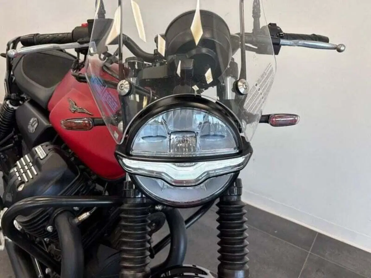 Moto Guzzi V7 Stone (2021 - 24) (3)