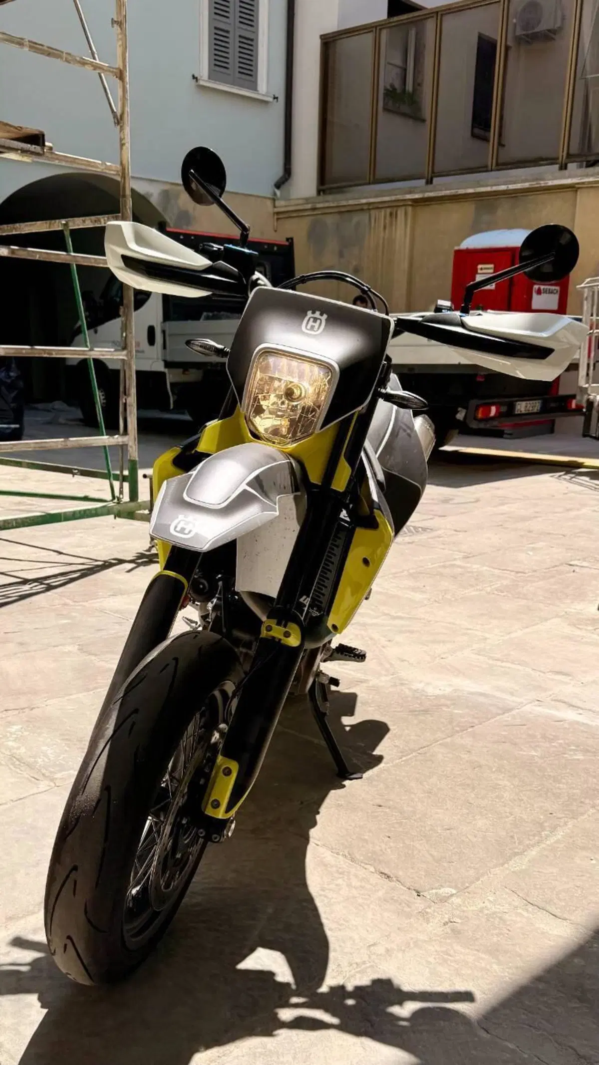 Husqvarna 701 Supermoto (2023 - 25) (3)