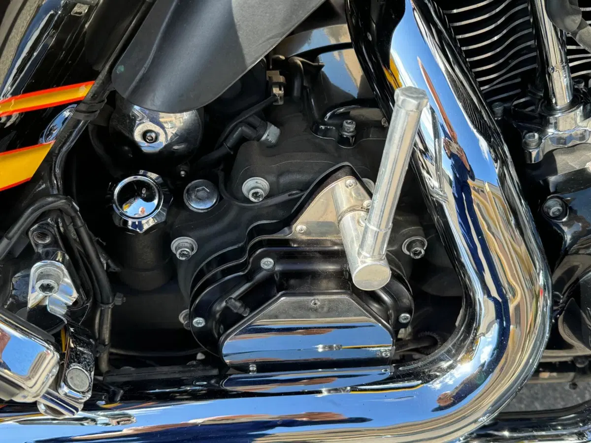 Harley-Davidson 1800 Street Glide (2014 - 15) - FLHXSE (5)
