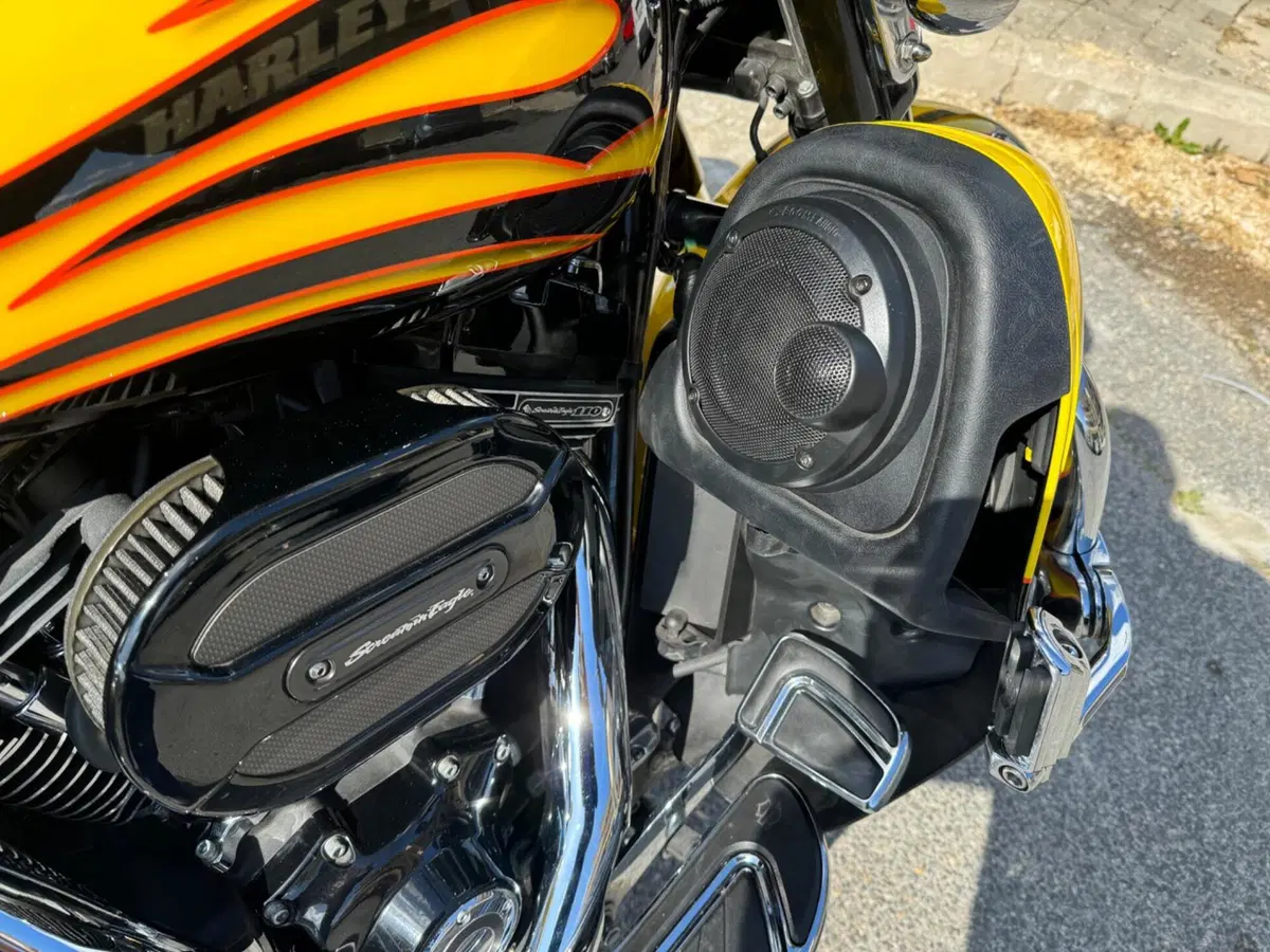 Harley-Davidson 1800 Street Glide (2014 - 15) - FLHXSE (7)