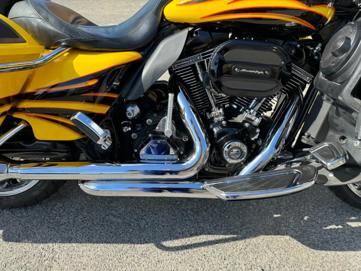 Harley-Davidson 1800 Street Glide (2014 - 15) - FLHXSE (8)