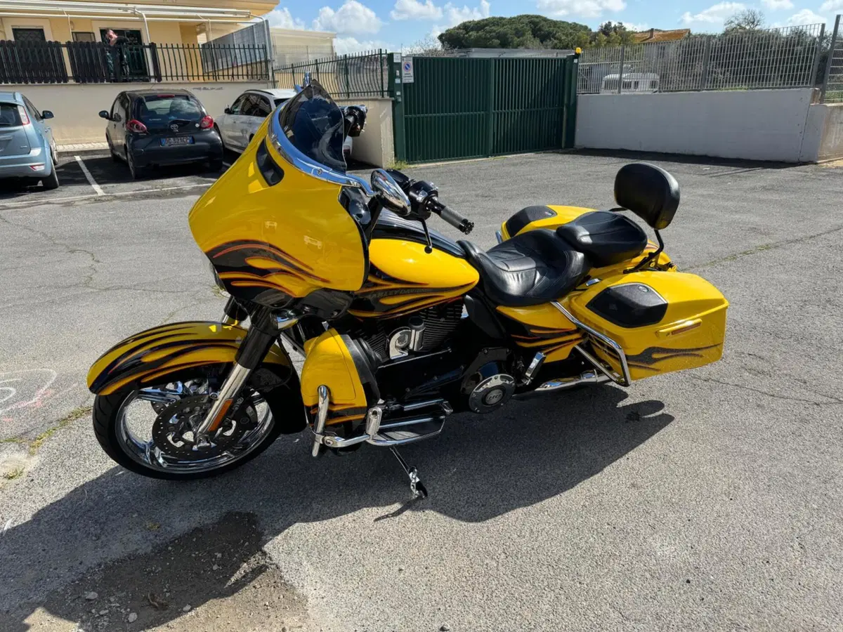 Harley-Davidson 1800 Street Glide (2014 - 15) - FLHXSE (11)