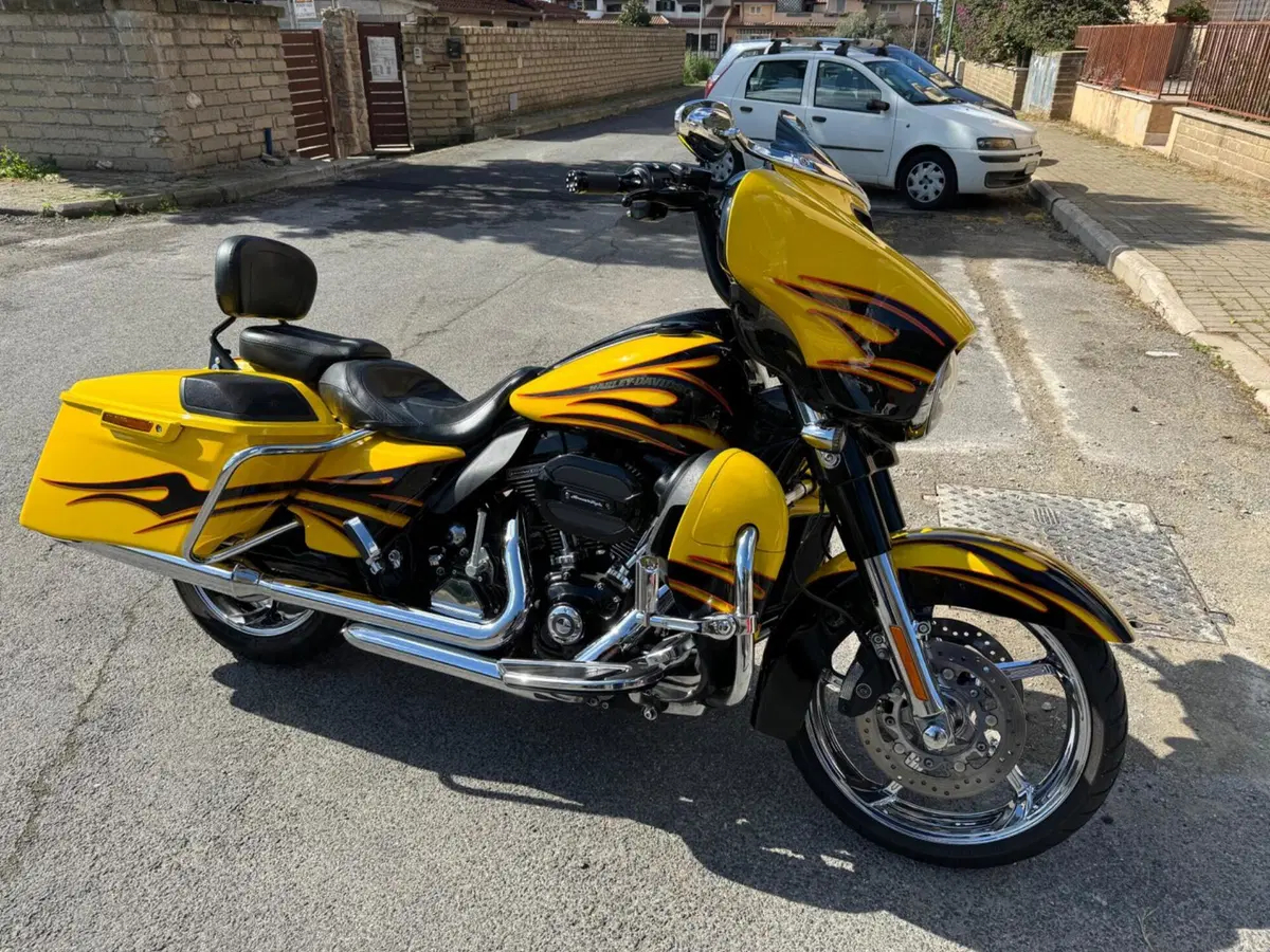 Harley-Davidson 1800 Street Glide (2014 - 15) - FLHXSE (12)
