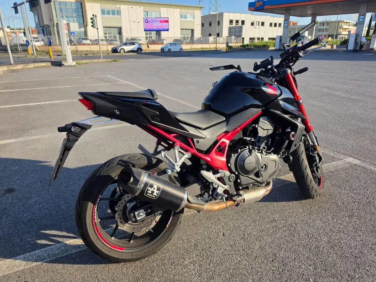 Honda CB 750 Hornet (2023 - 24) (11)
