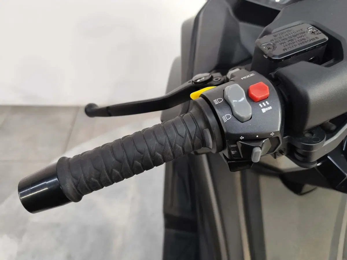 Kymco AK 550 ETS (2021 - 26) (5)