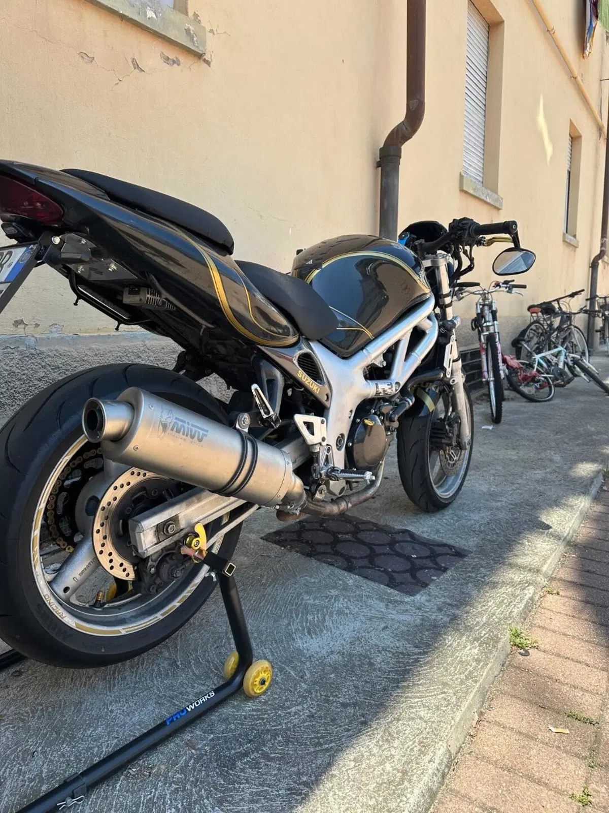 Suzuki SV 650 (1999 - 02) (2)